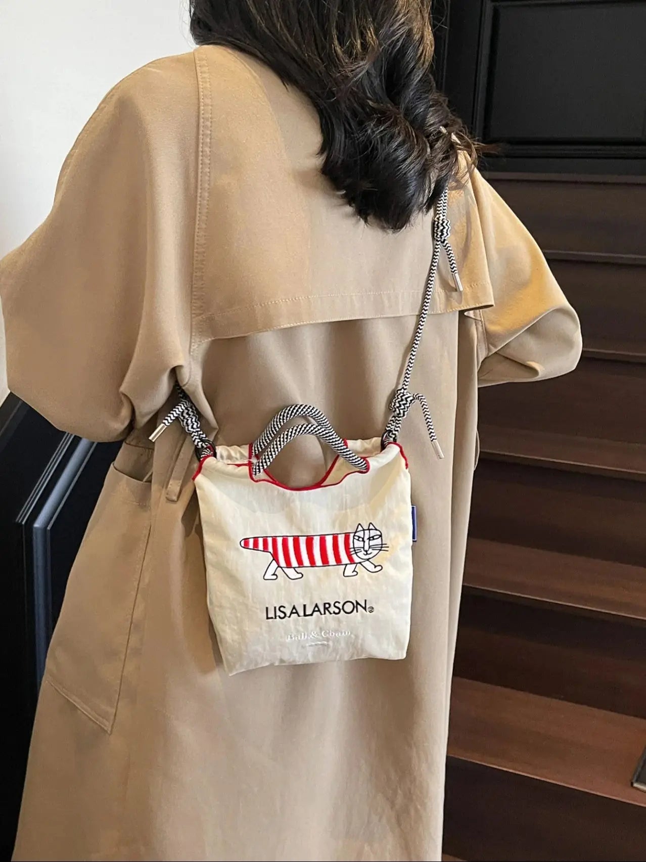 Embroidered canvas bag for women; light single shoulder bag for spring and summer; cross-body handbag.