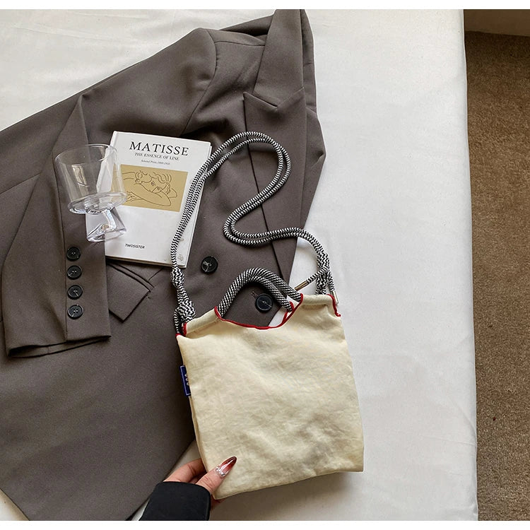 Embroidered canvas bag for women; light single shoulder bag for spring and summer; cross-body handbag.