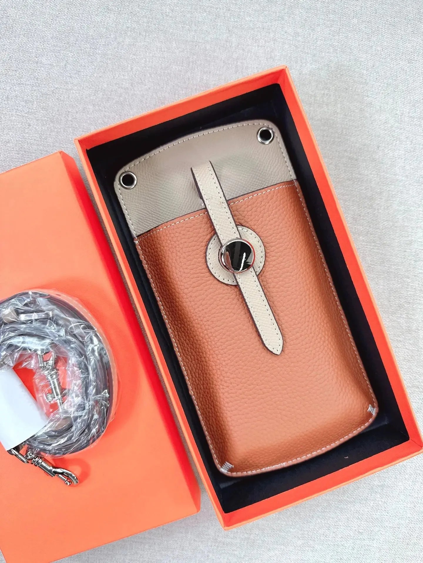 2023 New High-End Genuine Leather Drawstring Mini Crossbody Bag Fashionable Color Blocking Vertical Single Shoulder Bag Trendy