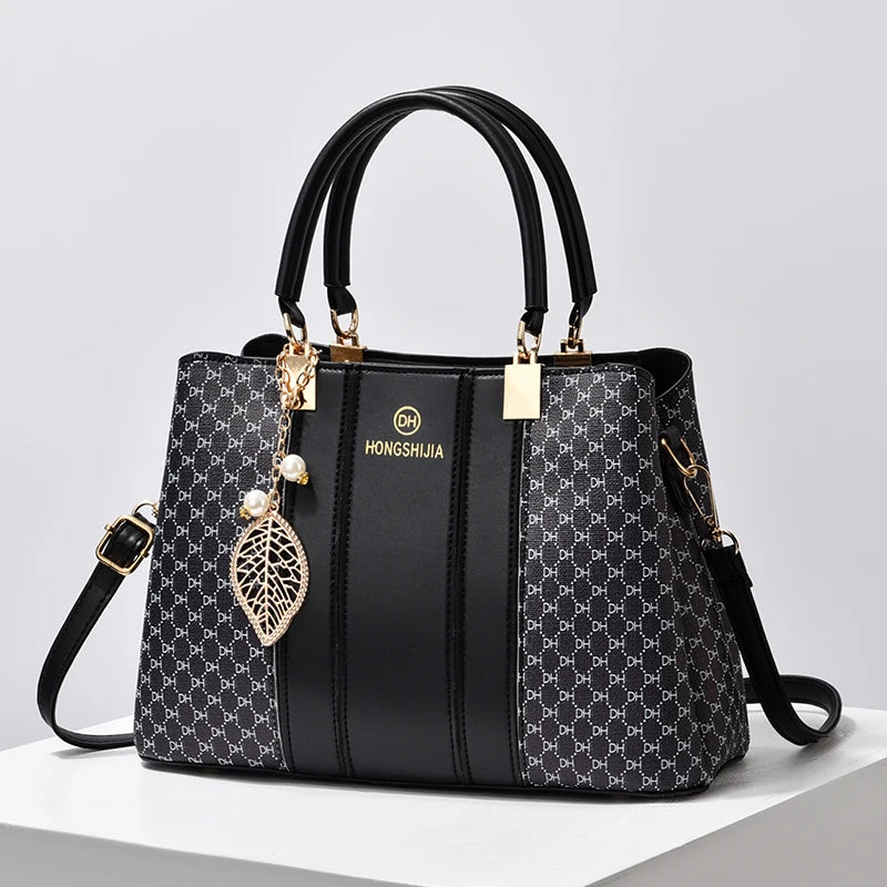 Fashionable texture and versatile large capacity printed letter handbag