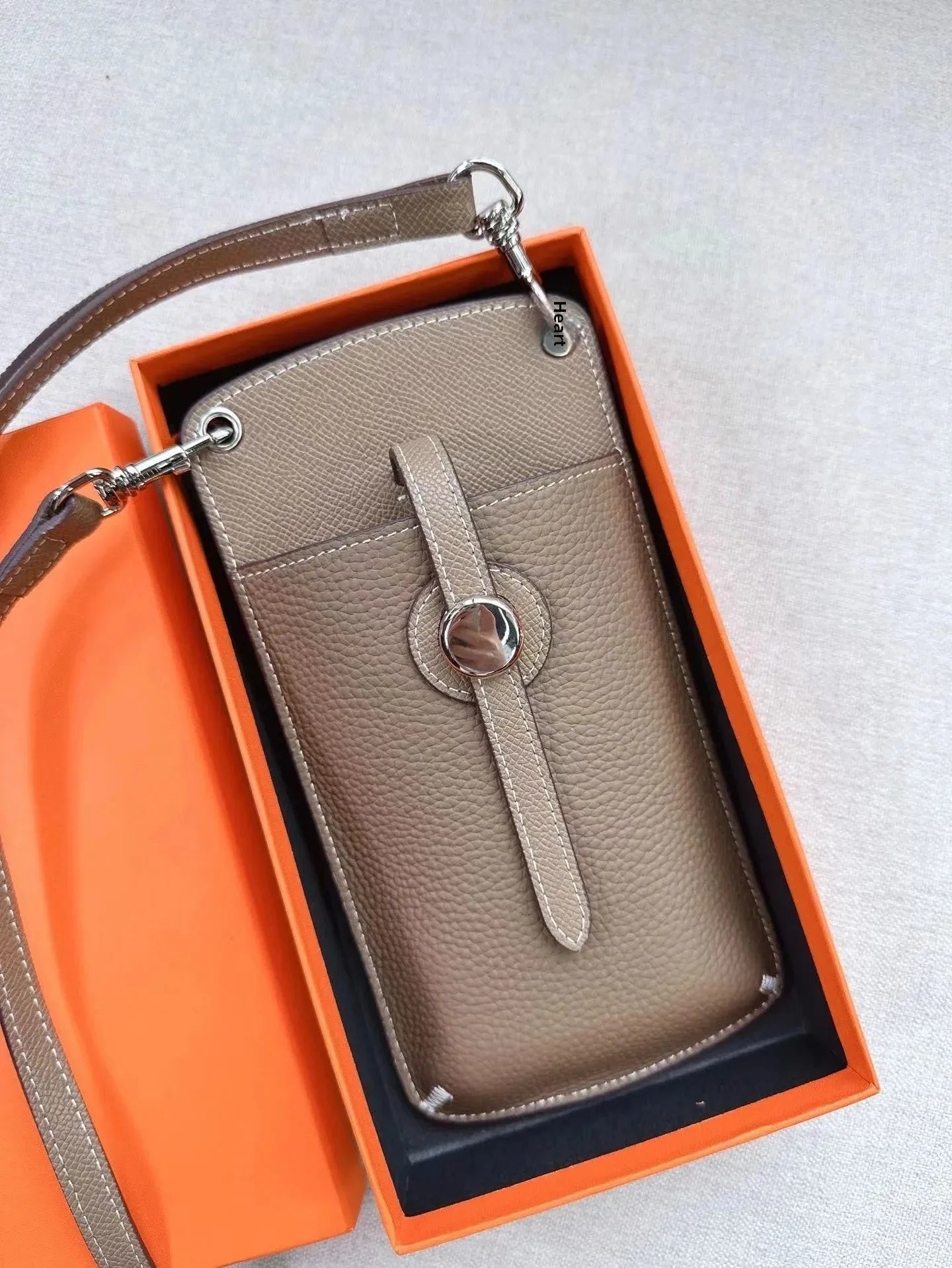 2023 New High-End Genuine Leather Drawstring Mini Crossbody Bag Fashionable Color Blocking Vertical Single Shoulder Bag Trendy