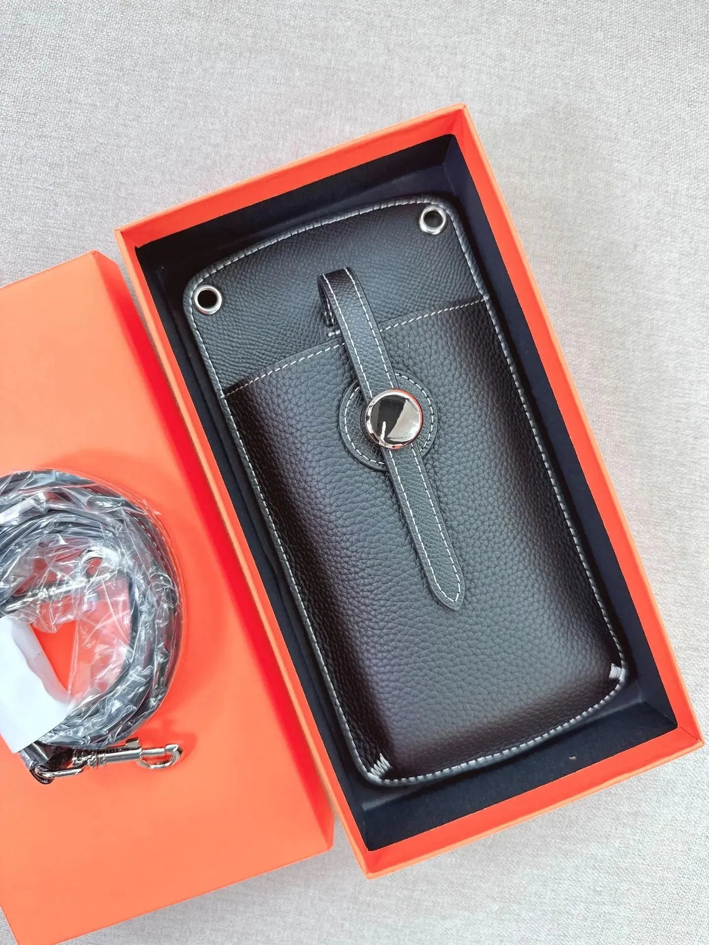 2023 New High-End Genuine Leather Drawstring Mini Crossbody Bag Fashionable Color Blocking Vertical Single Shoulder Bag Trendy