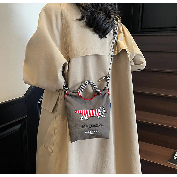 Embroidered canvas bag for women; light single shoulder bag for spring and summer; cross-body handbag.